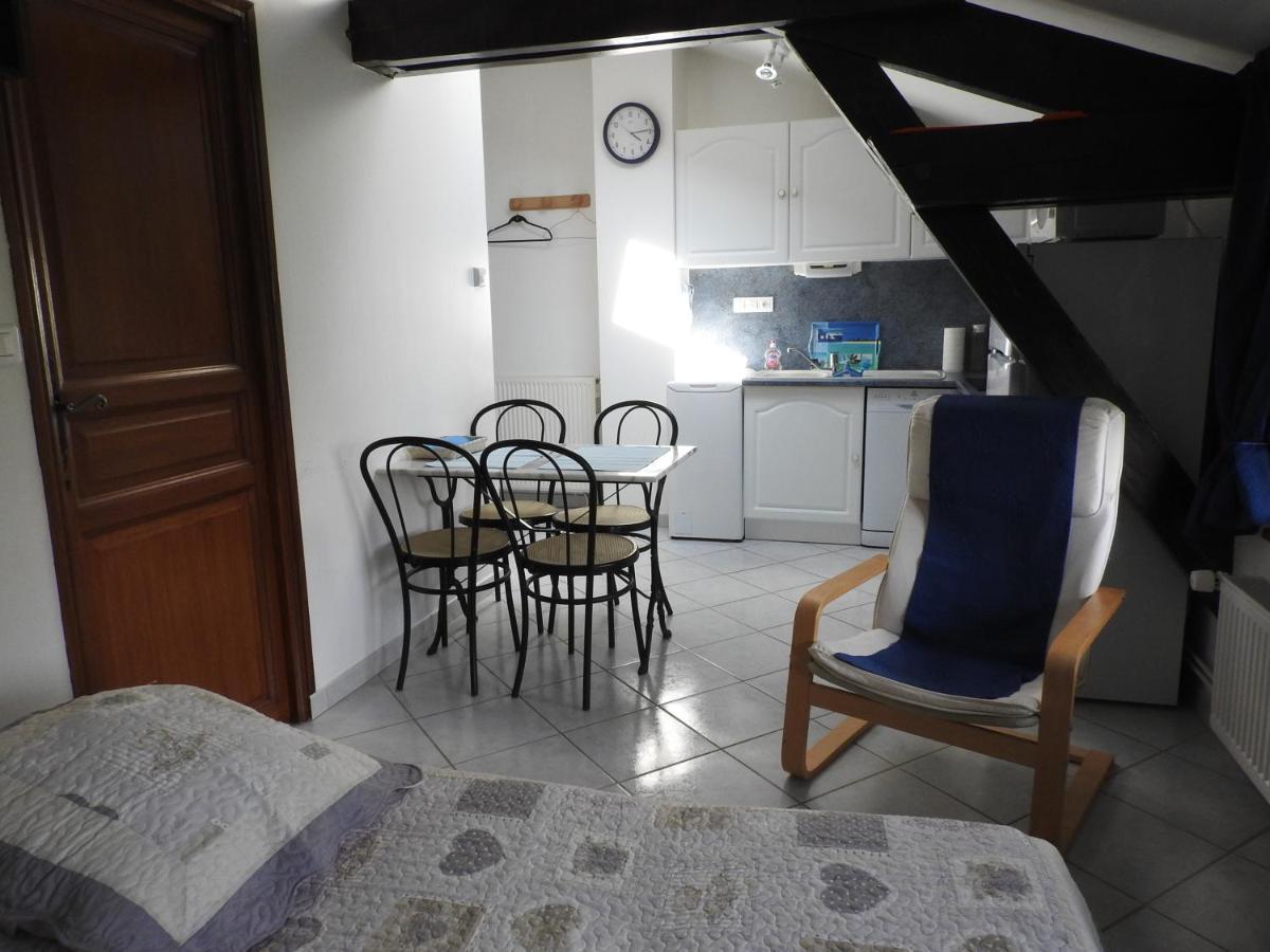 La Charmatiere Villa Haute-Rivoire Rum bild